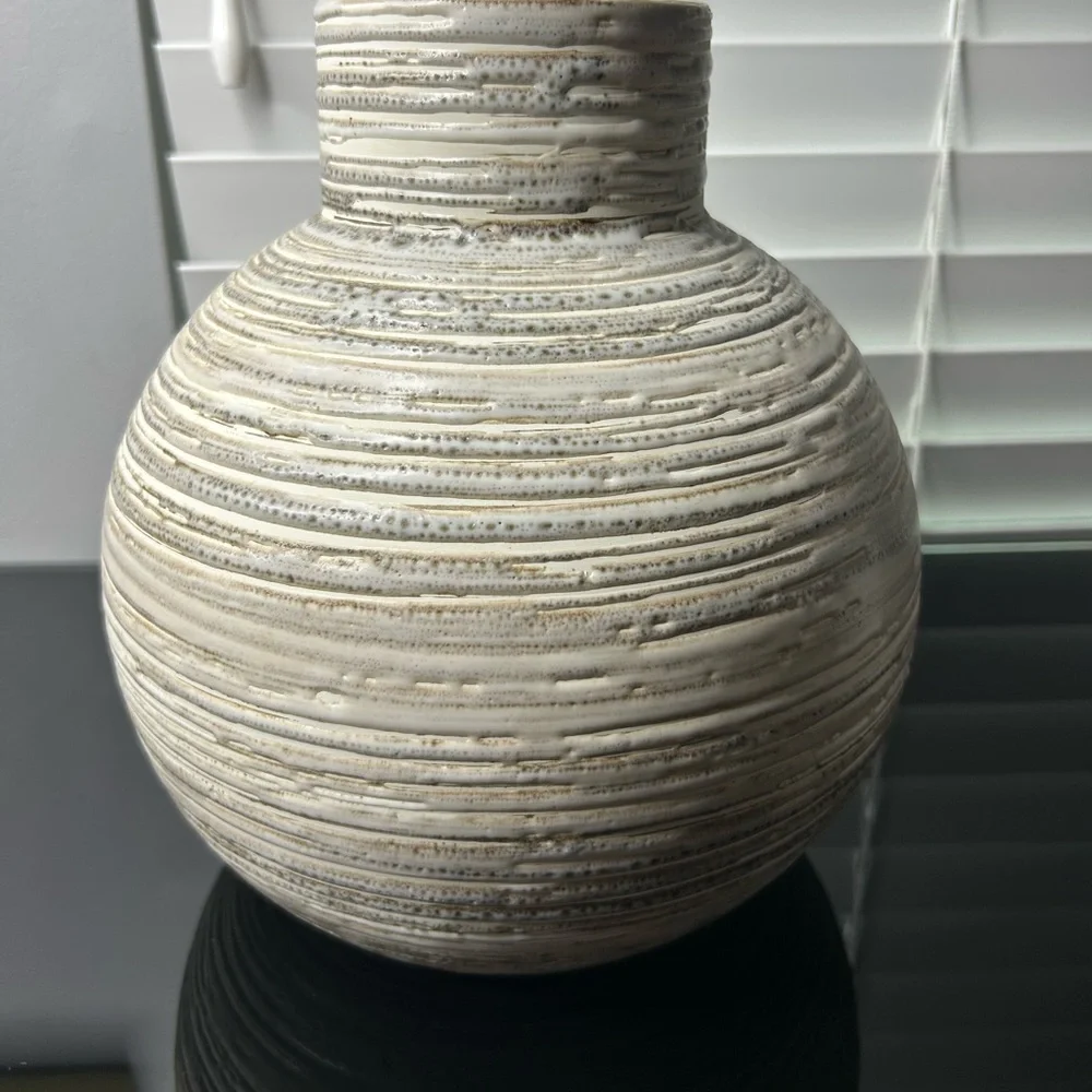 Cove Short Circular Vase